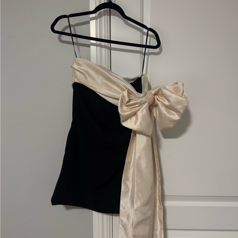 Elegant Black and Cream Bow Top